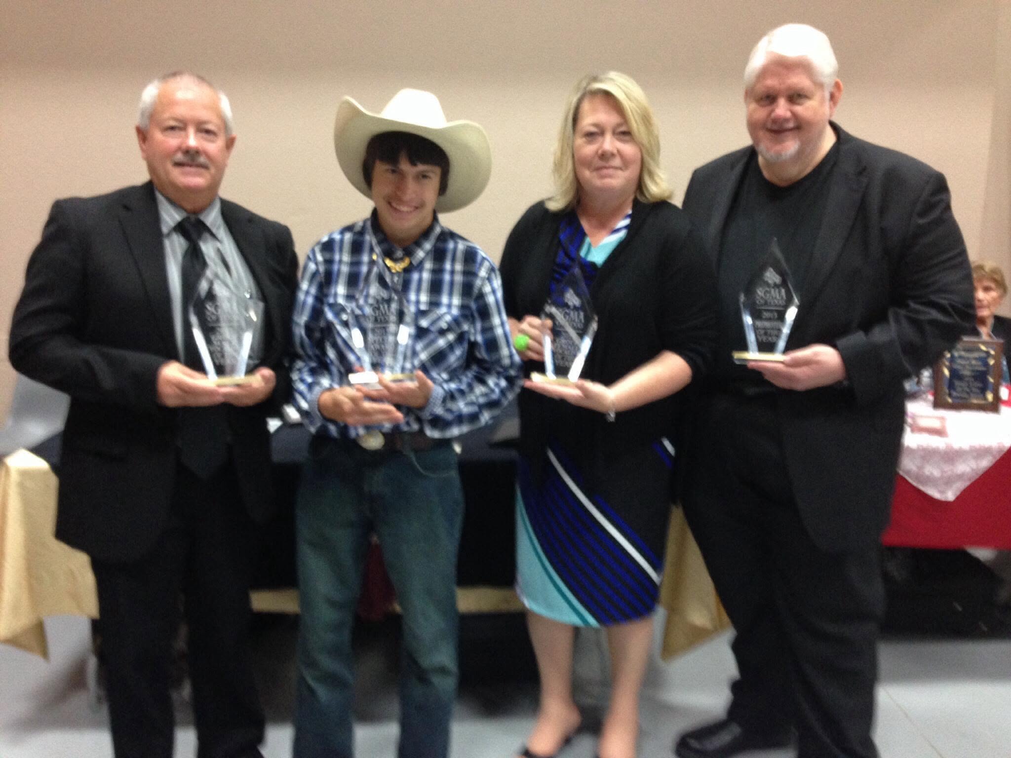 Members holding SGMA awards at the convention